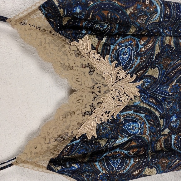 Victoria's Secret Blue Paisley Pattern Tan Lace Trim Adjustable Strap Cami Top - Picture 3 of 12